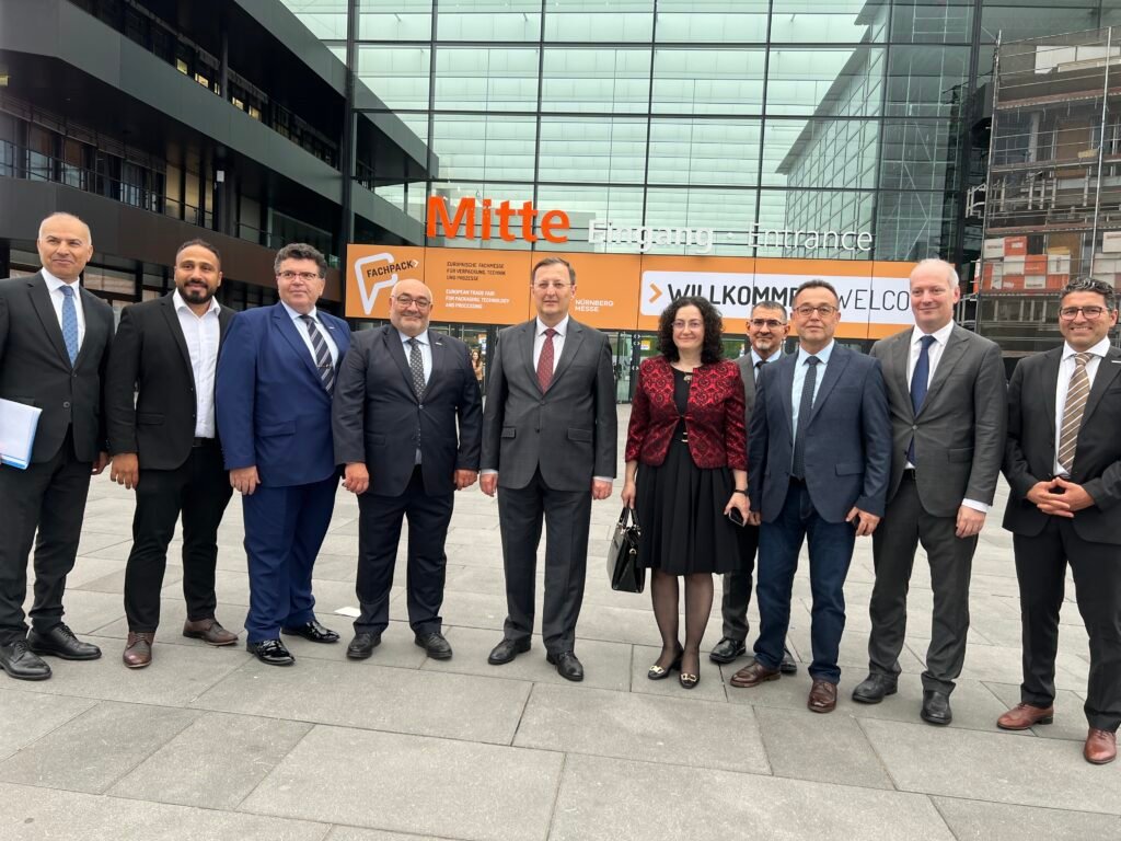 Türkiye’nin Berlin Büyükelçisi Turan, Nürnberg Belediye Başkanı ve FachPack 2025 fuarına katılan Türk firmalarını ziyaret etti