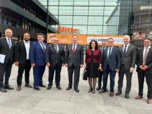 Türkiye’nin Berlin Büyükelçisi Turan, Nürnberg Belediye Başkanı ve FachPack 2025 fuarına katılan Türk firmalarını ziyaret etti