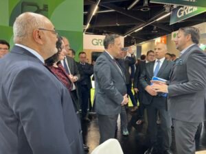 03 Buyukelci fuarda 1