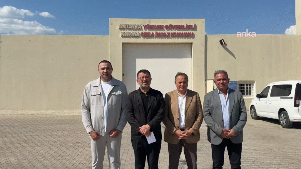 Veli Ağbaba’dan Adalet Bakanlığı’na: Muhittin Böcek tutuksuz yargılanmalıdır. En ufak bir ihmal, ölümüne yol açabilir