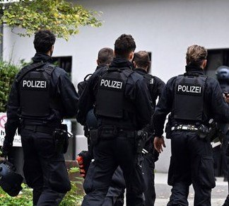 Almanya’nın Kuzey Ren-Vestfalya (NRW) eyaletinde kriminal çetelere karşı operasyon başlatıldı