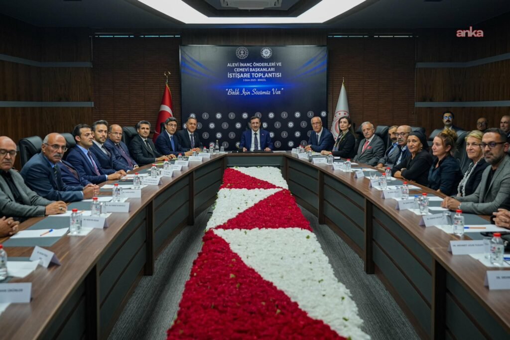 Cumhurbaşkanı Yardımcısı Yılmaz, Bingöl’de Alevi inanç önderleriyle bir araya geldi