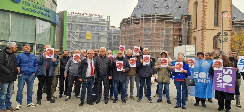 Frankfurt’ta Merdan Yanardağ ve TELE1’e destek mitingi