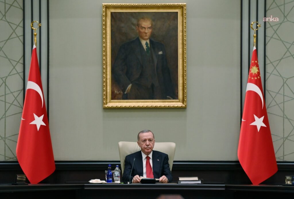 MGK Bildirisi: Terörün tam ve kalıcı biçimde sona erdirilmesi ile milli birlik ve dayanışmamızın tahkimine yönelik sürdürülen çok boyutlu çalışmalar ele alındı