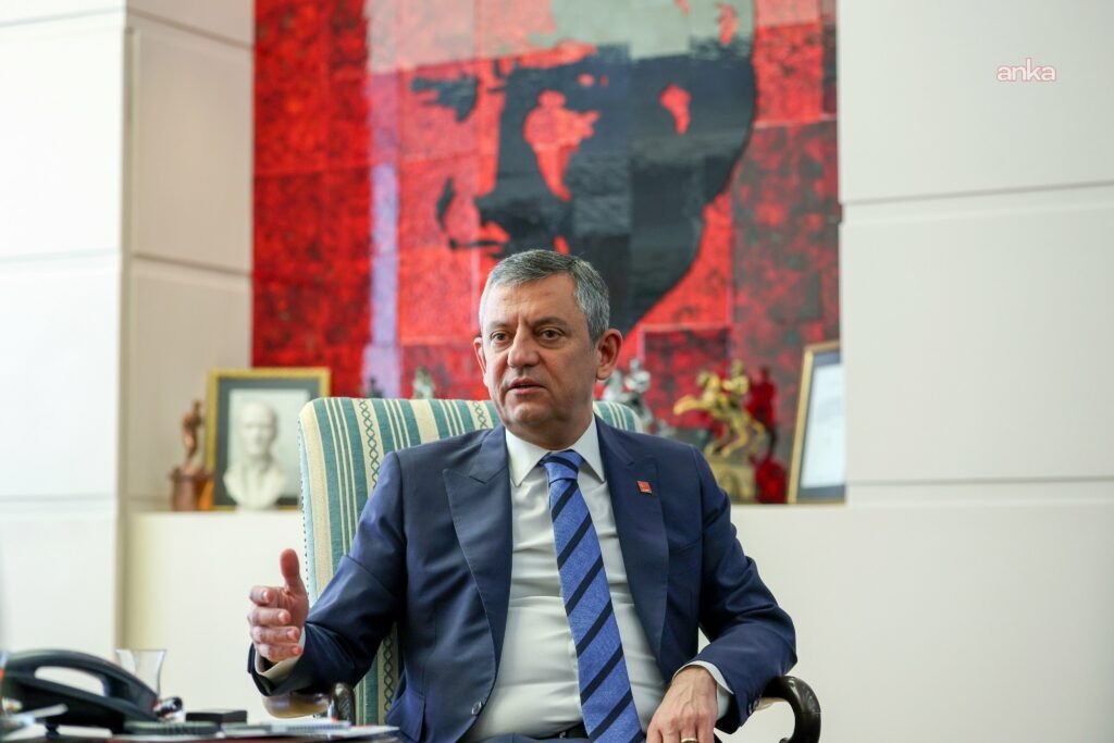 Özgür Özel, yoğun bakımda tedavisi süren Gülşah Durbay’ı ziyaret etti