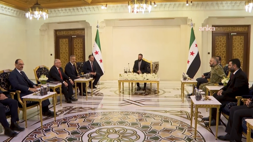 Dışişleri Bakanı Fidan, Milli Savunma Bakanı Güler ve MİT Başkanı Kalın, Suriye Cumhurbaşkanı Şara tarafından kabul edildi