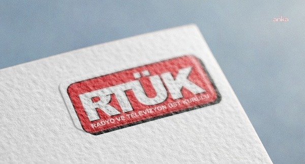 RTÜK: DEAŞ terör örgütü üyelerine yapılan operasyon kapsamında her türlü haber, röportaj, görüntü, paylaşım ve benzeri yayınların yapılmaması, mevcut içeriklerin ise derhâl yayından kaldırılmasına karar verilmiştir