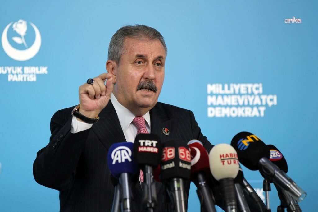 Mustafa Destici: “Amerika Birleşik Devletleri’nin, Venezuela’nın seçilmiş Devlet Başkanı Nicolás Maduro’ya yönelik hukuk dışı operasyonunu kınıyorum”