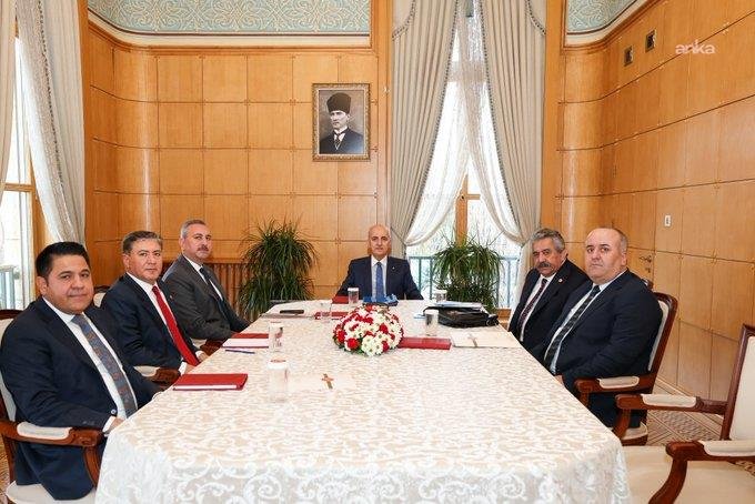 Kurtulmuş, Milli Dayanışma, Kardeşlik ve Demokrasi Komisyonu’ndaki siyasi parti gruplarının temsilcileri ile bir araya geldi