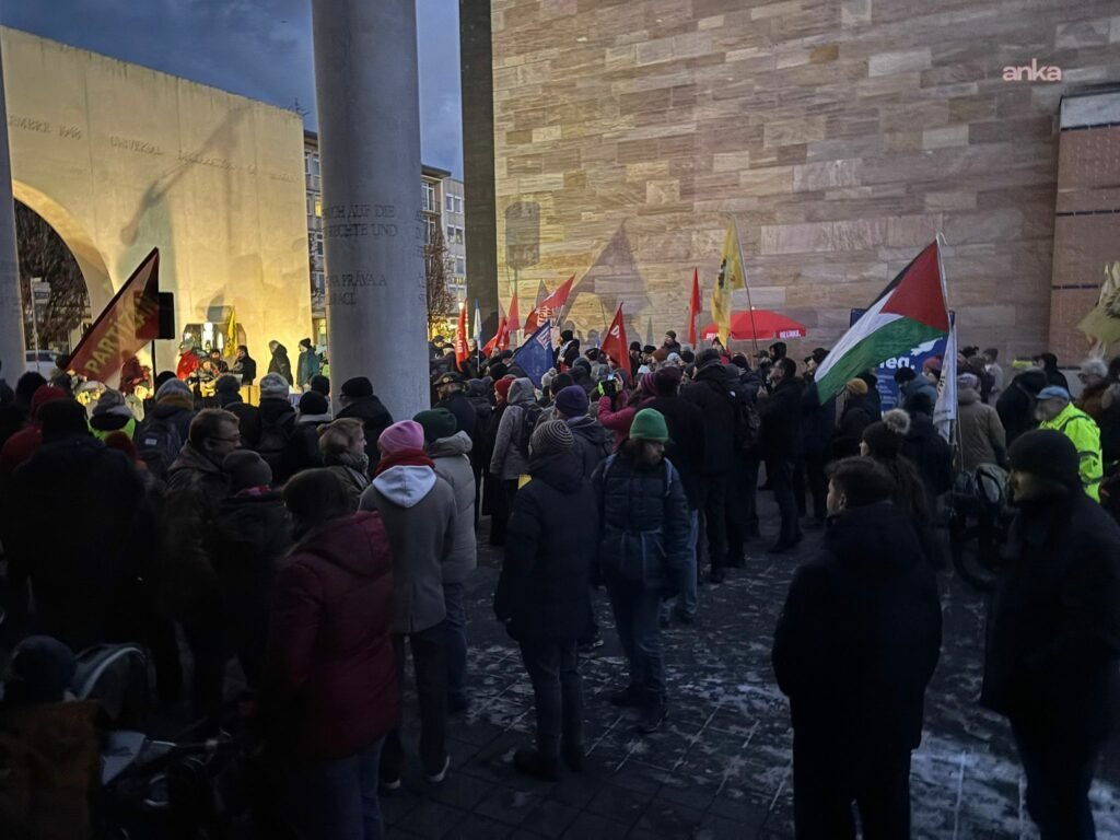 Nürnberg’de ABD’nin Venezuela saldırısı protesto edildi