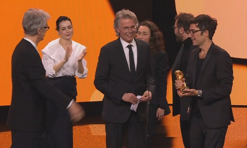 Berlinale’de Altın Ayı İlker Çatak’ın “Sarı Zarflar” filmine verildi