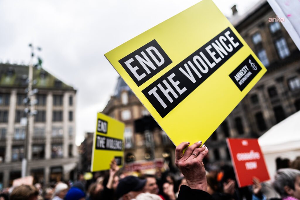 Uluslararası Af Örgütü: “Kuzey Kore’den kaçanlar ‘Dizi izledikleri için infaz edilenler var, çocuklara zorla infazlar izlettiriliyor’ dedi”