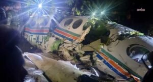 Hindistan’da ambulans uçak düştü: 7 kişi hayatını kaybetti