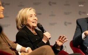 Hillary Clinton: Epstein’in suçlarından haberim yoktu, Trump da ifade vermeli