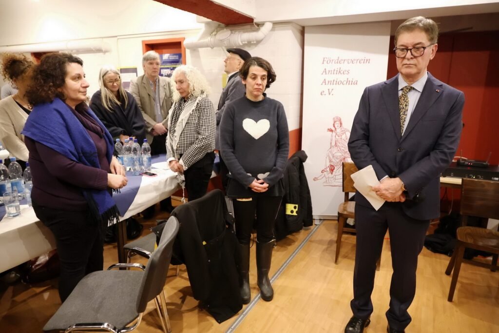 6 Şubat depremlerinde hayatını kaybedenler Berlin’de anıldı