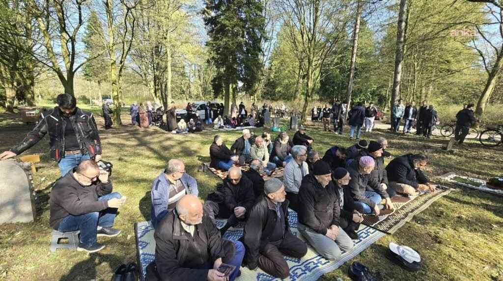 Gurbetçiler, Köln’de Müslüman Mezarlığı’nı ziyaret etti