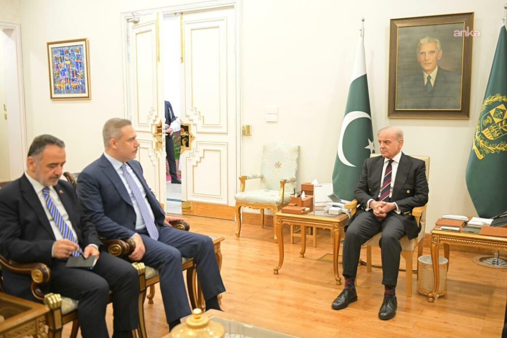 Dışişleri Bakanı Fidan, Pakistan Başbakanı Şerif tarafından kabul edildi