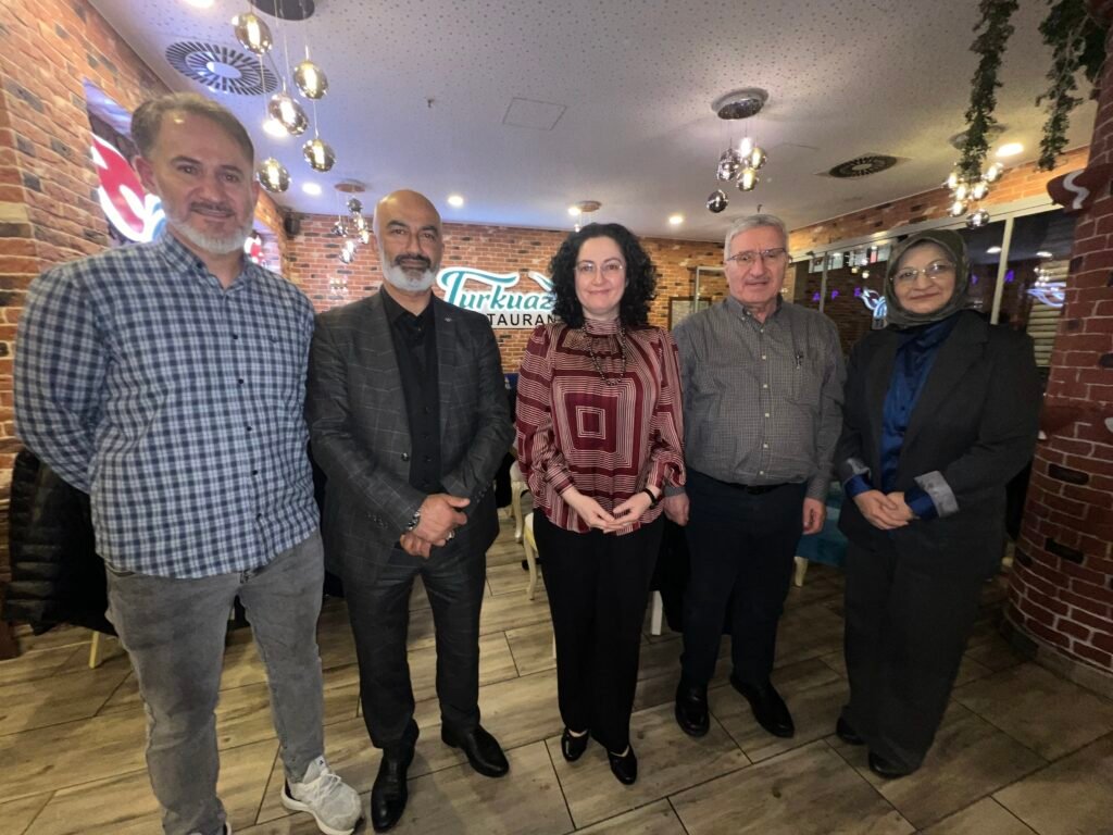 Almanya’nın Nürnberg kentinde, depremzede çocuklar için “Bir Yetim de Sen Giydir” kampanyası başlatıldı