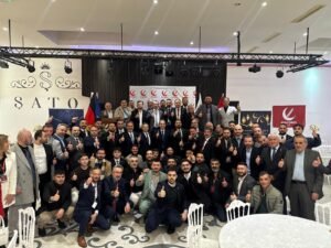 Yeniden Refah Partisi Genel Başkanı Fatih Erbakan Köln’de konuştu: “Milli Görüş zihniyeti kalsaydı ülkemiz bu kadar iç ve dış borca batmazdı”