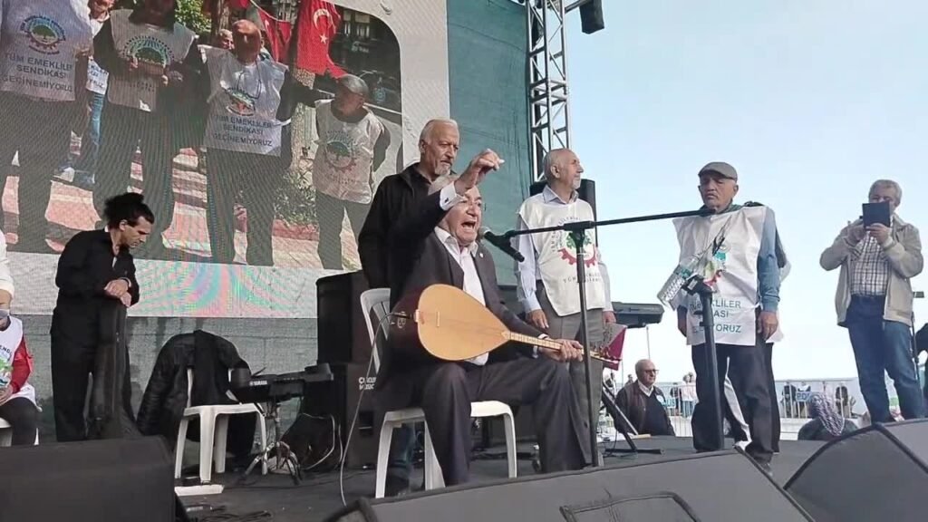 Emekliler, “Sefalet zulmüne son” çağrısıyla Mersin’de miting yaptı