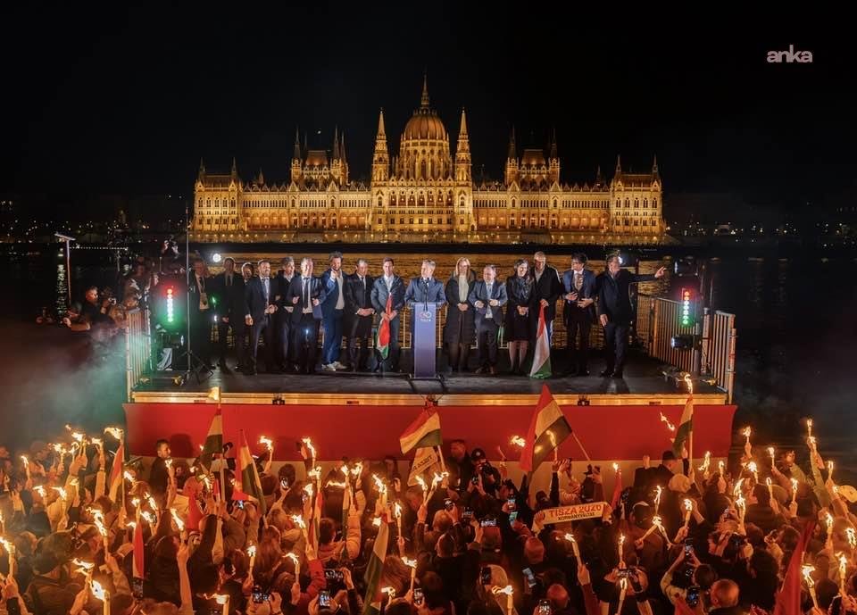 Macaristan seçimlerini kazanan Magyar: “12 Nisan’da Macar halkı, tarih yazdı… Bu süreç, uzun bir yürüyüş ve Macaristan’ın uyanışı”