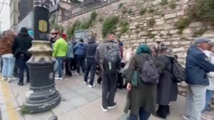 İBB’nin 1 TL kararı ardından Yerebatan’da ilk 5 saatte 5 bin yerli ziyaretçi… Tarihi sarınca halk akın etti