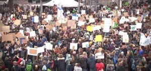 Almanya’nın birçok şehrinde hükümetin enerji politikalarına protesto