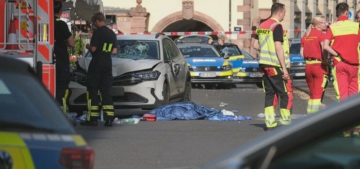 Almanya’nın Leipzig kentinde bir aracın kalabalığa dalması sonucu 2 kişi öldü
