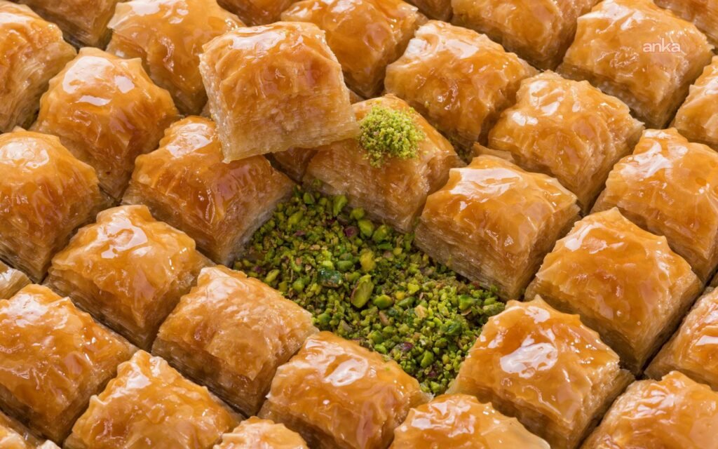 60 yıllık ünlü baklavacı Dolmacı: “Baklava satışı yüzde 35 düştü. Fıstıklı sarma yapmıyoruz, alacak adam yok”