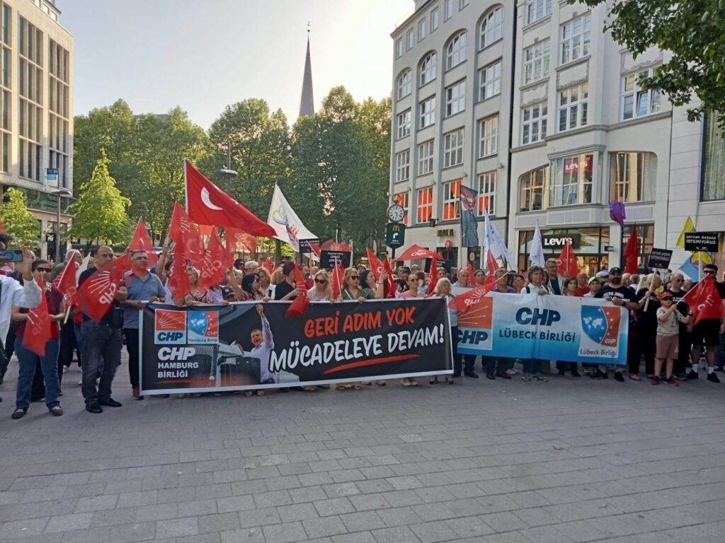 CHP Hamburg Birliği’nden “Mutlak Butlan” ve Polis Müdahalesi Protestosu