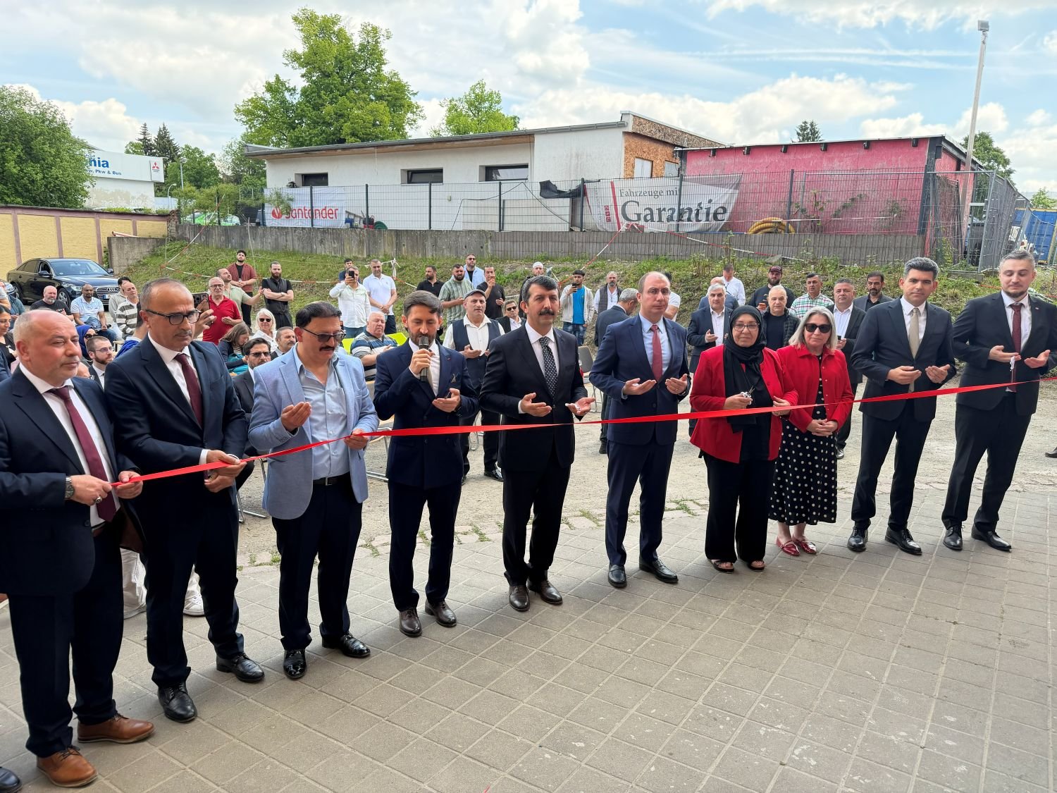 Chemnitz DİTİB Fatih Camii dualarla İbadete açıldı 2 Kurdela Kesimi 6