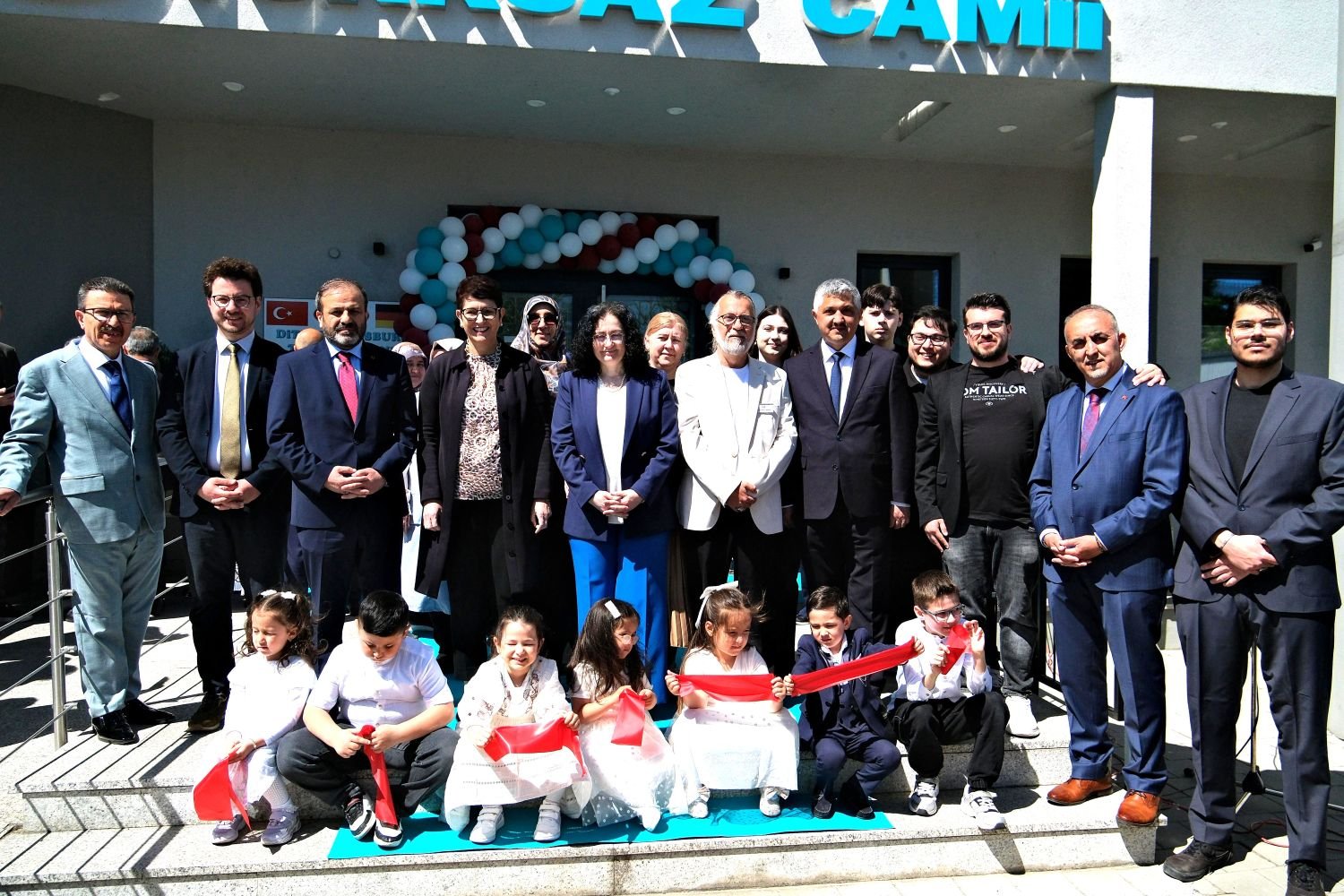 Regensburg DİTİB Turkuaz Camii dualarla ibadete açıldı 1 Protokol 5