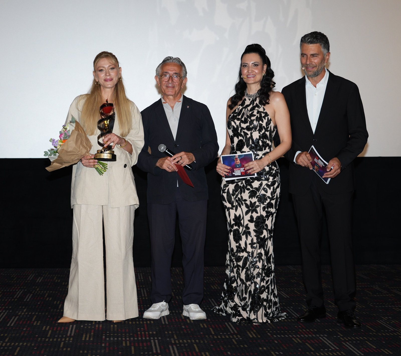 Uluslararası Frankfurt Türk Film Festivali'nde ödüller sahiplerini buldu 2 03 HAZAL TURESAN TURGUT YUKSEL EBRU SUSUR ATLI GOKHAN MUMCU