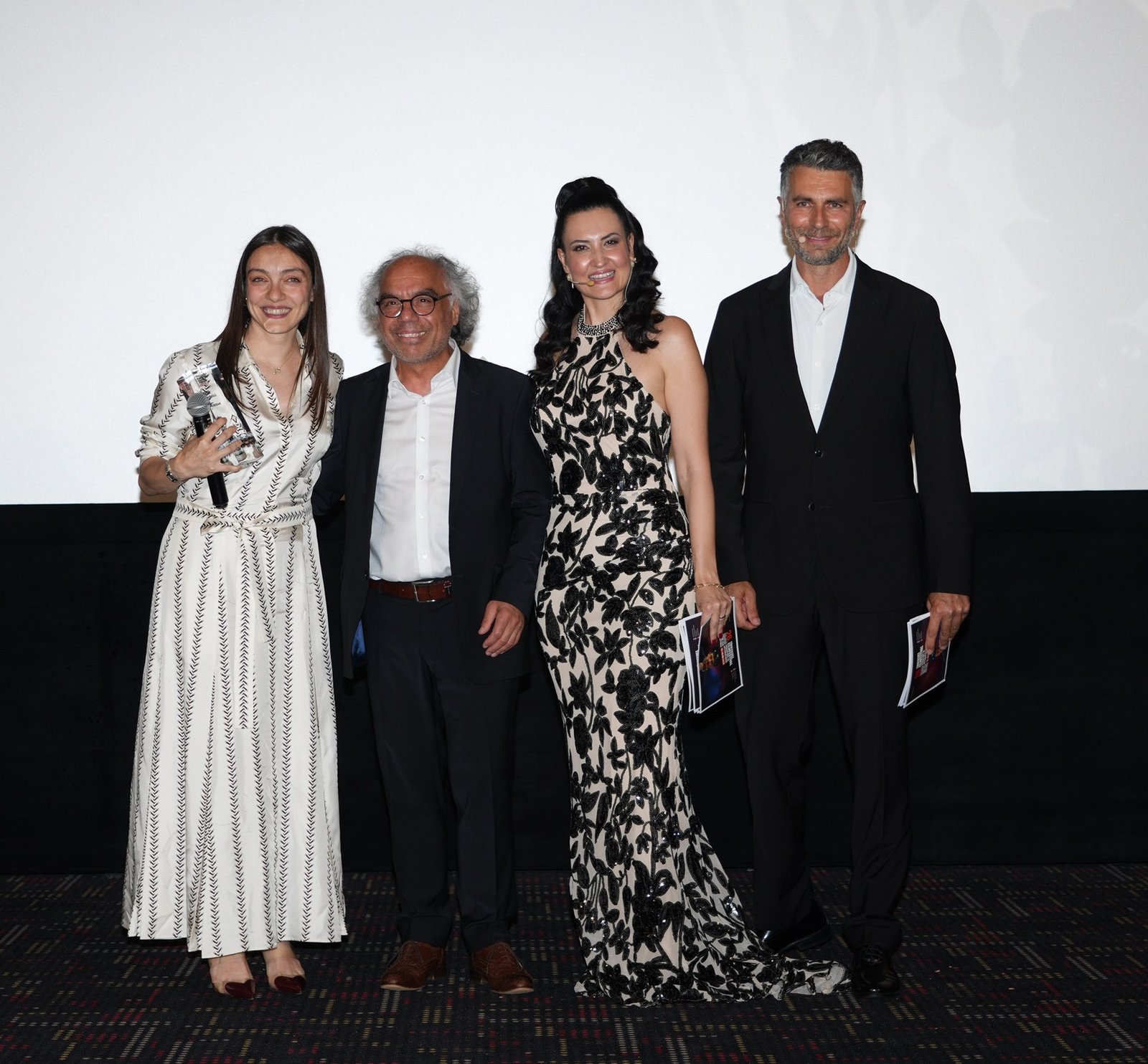 Uluslararası Frankfurt Türk Film Festivali'nde ödüller sahiplerini buldu 3 05 MERVE DIZDAR HUSEYIN SITKI EBRU SUSUR ATLI GOKHAN MUMCU