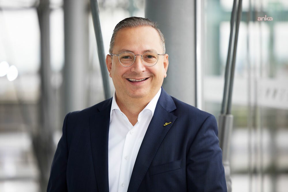 Almanya’nın Köln/Bonn Havalimanı Genel Müdürlüğünü 5 yıl daha Cenk Özöztürk  yapacak