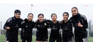 FIFA kararı sonrası Afgan kadın futbol takımı ilk kez sahaya çıktı