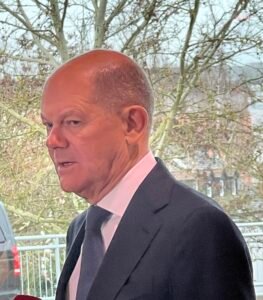 Eski Almanya Başbakanı Olaf Scholz: “Barışın yolu, medeniyetlerin birbirleriyle mücadelesinden geçmez